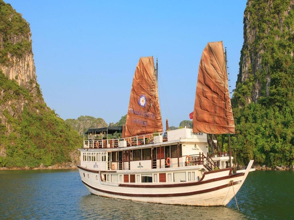 BAI TU LONG BAY 2 DAYS 1 NIGHT TOUR ON CRUISE (GARDEN BAY LUXURY CRUISE)