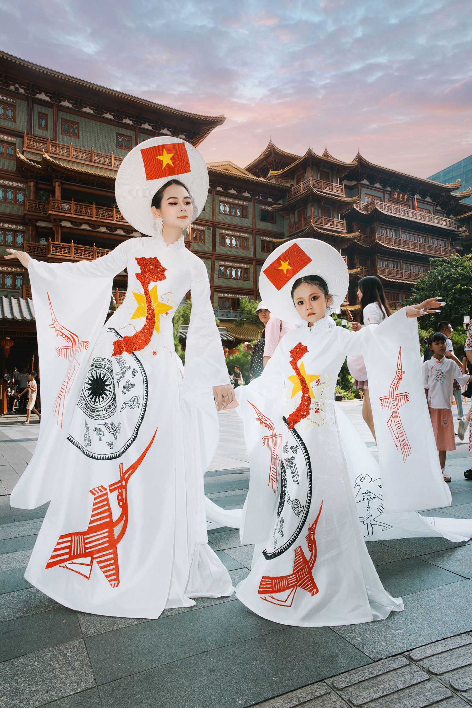 Ao Dai – Vietnamese traditional dresses