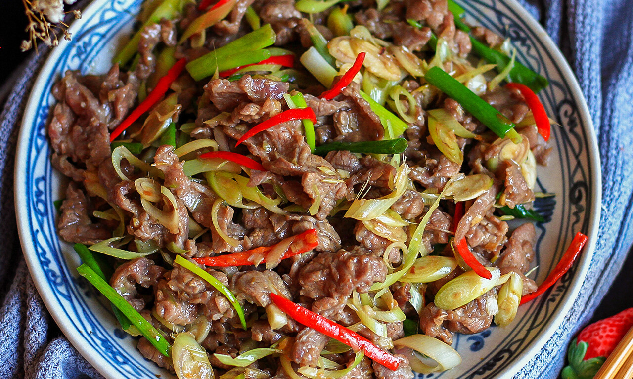 VIETNAMESE LEMONGRASS CHICKEN STIR-FRY (GA XAO SA OT)