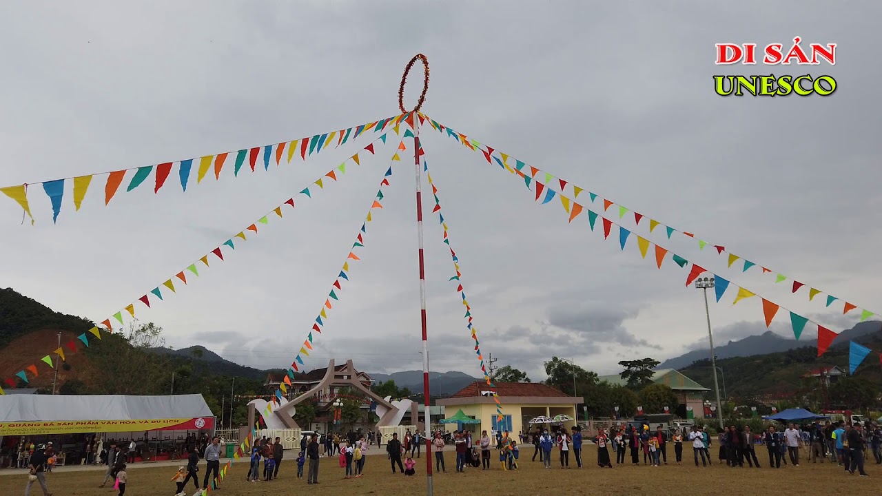 Throwing a sacred ball through the ring (Nem con)