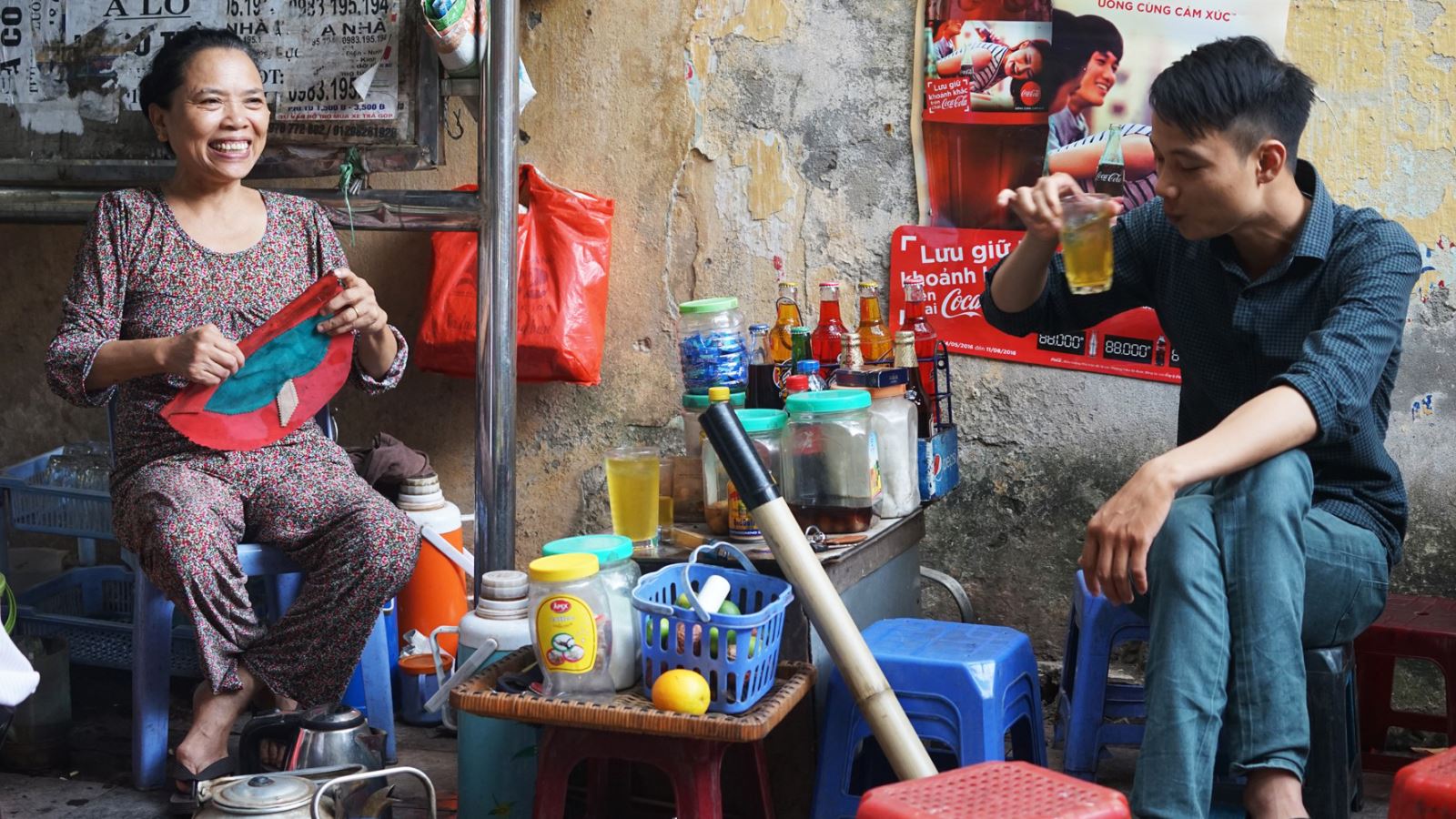 Iced tea sidewalk – the popular culture of Hanoi